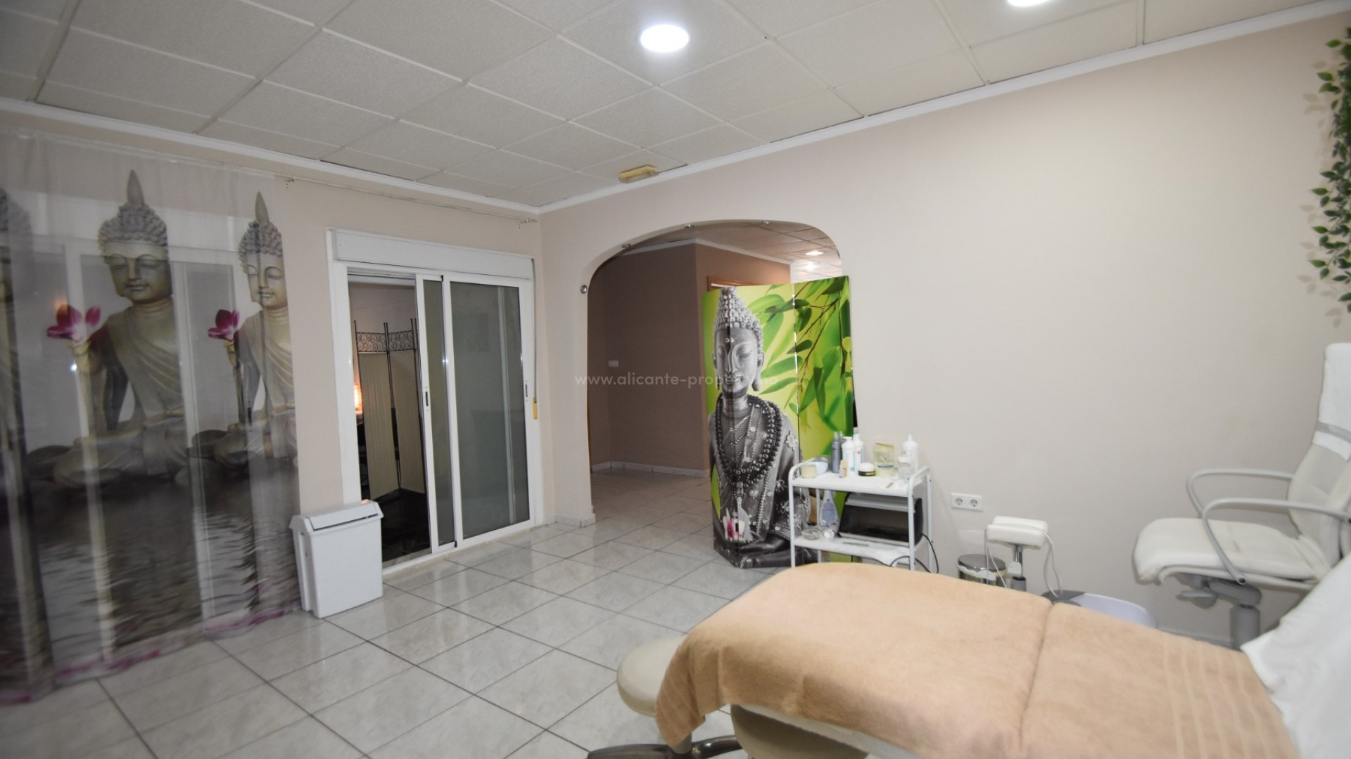Commercial in Center