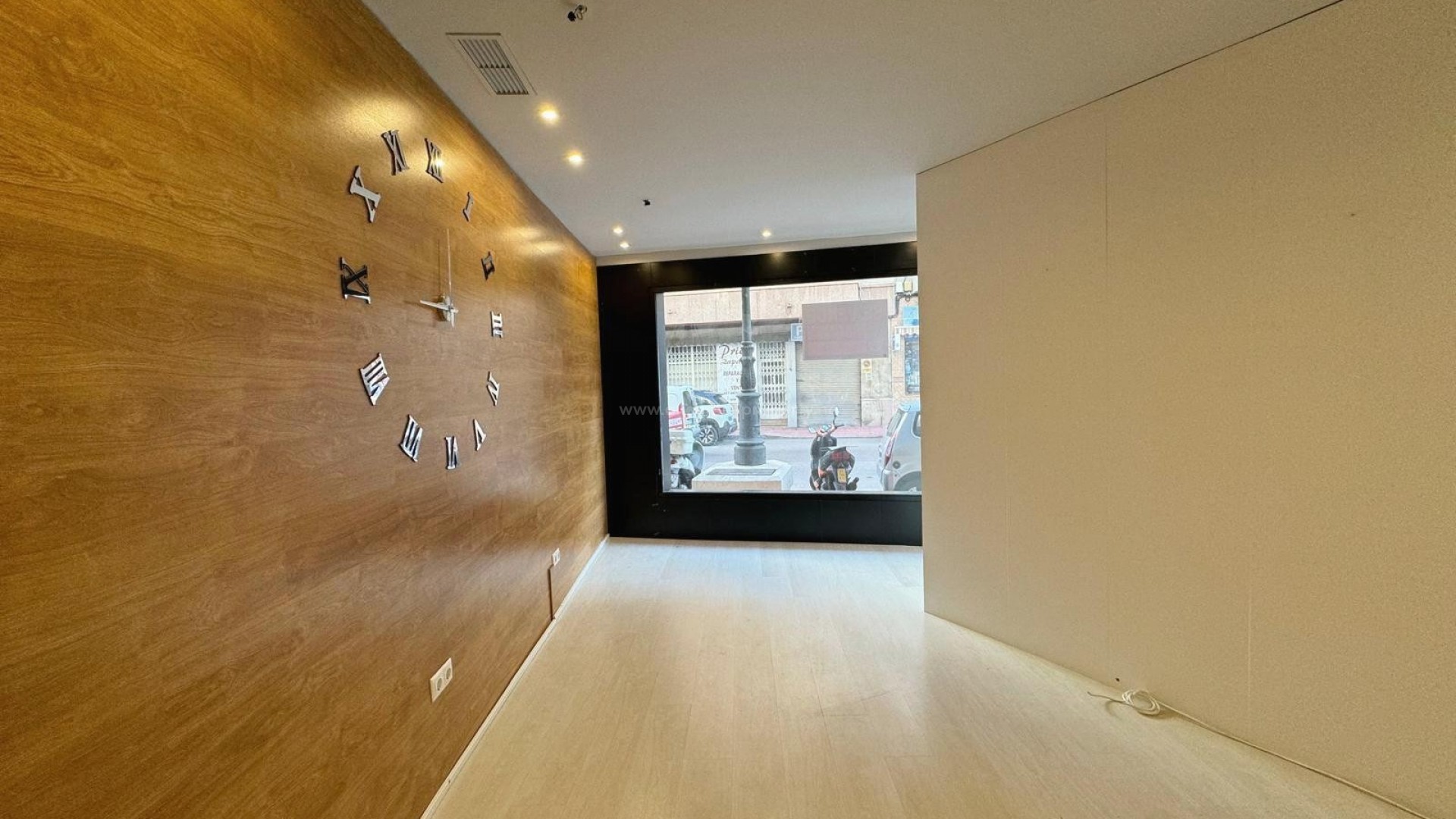 Commercial in Guardamar del Segura