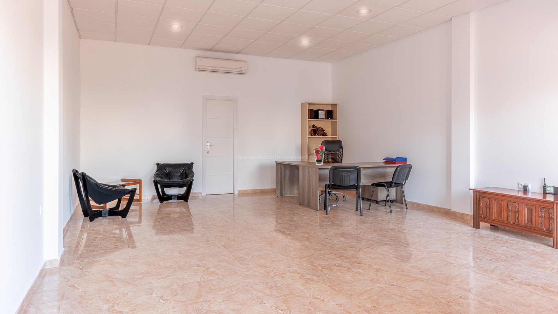 Commercial in Orihuela Costa