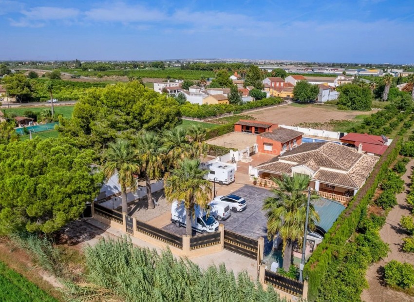 Country House in Heredades