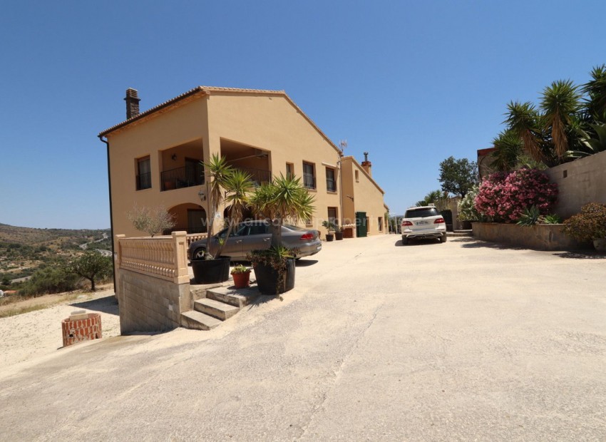 Country House in Lleus