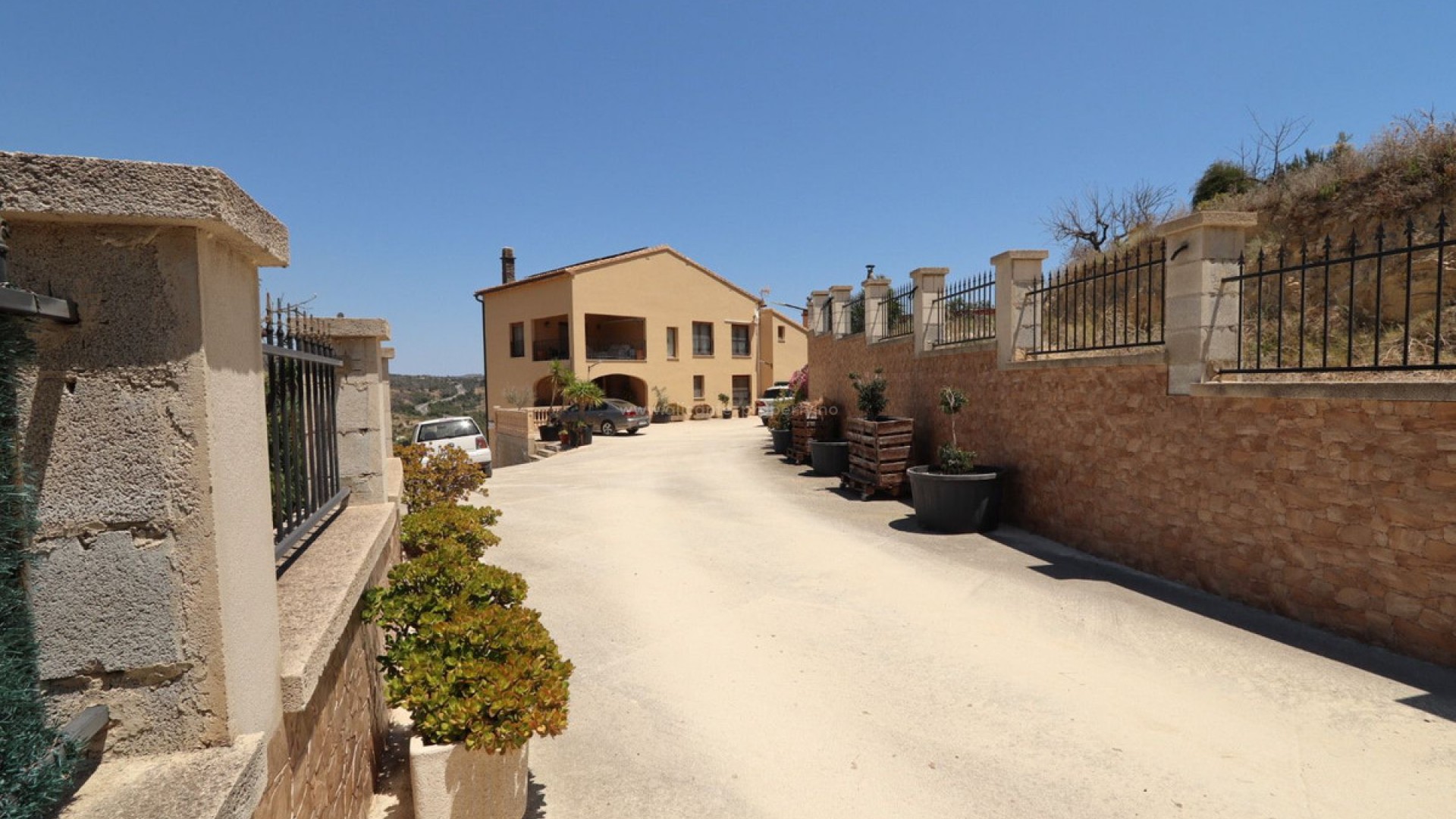 Country House in Lleus