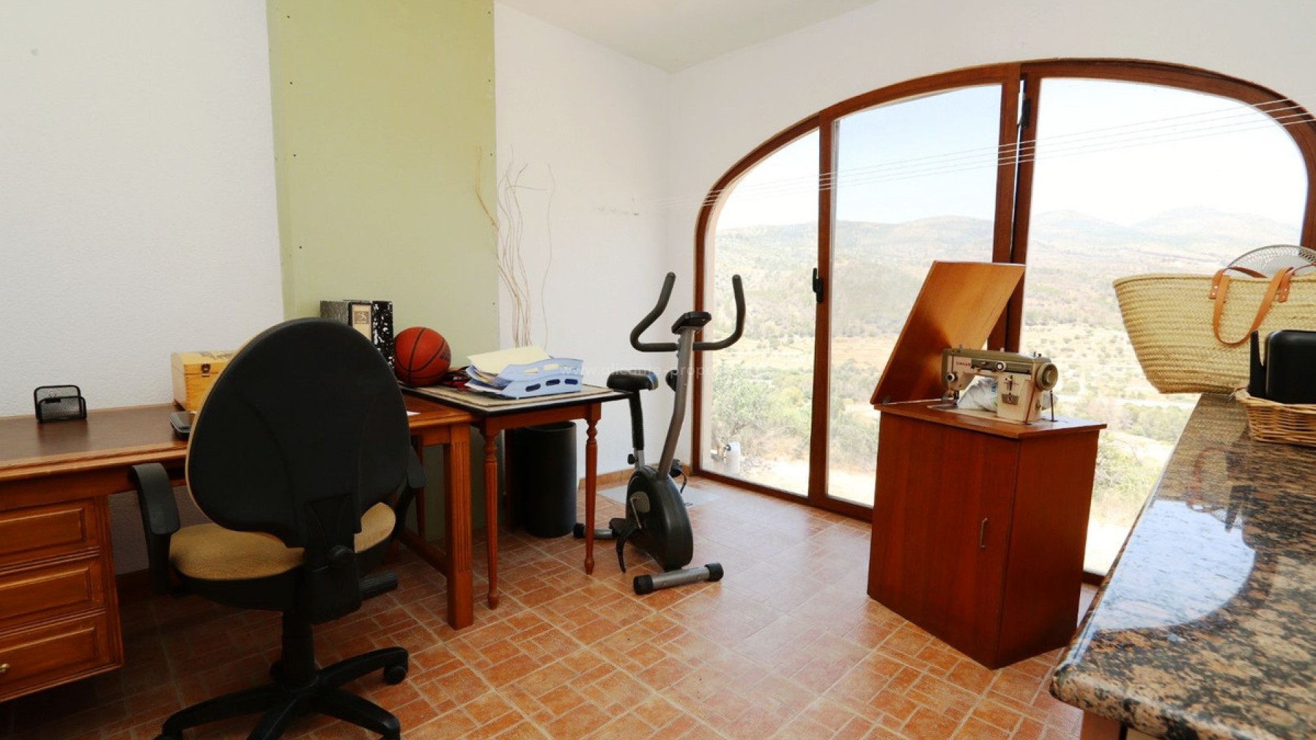 Country House in Lleus