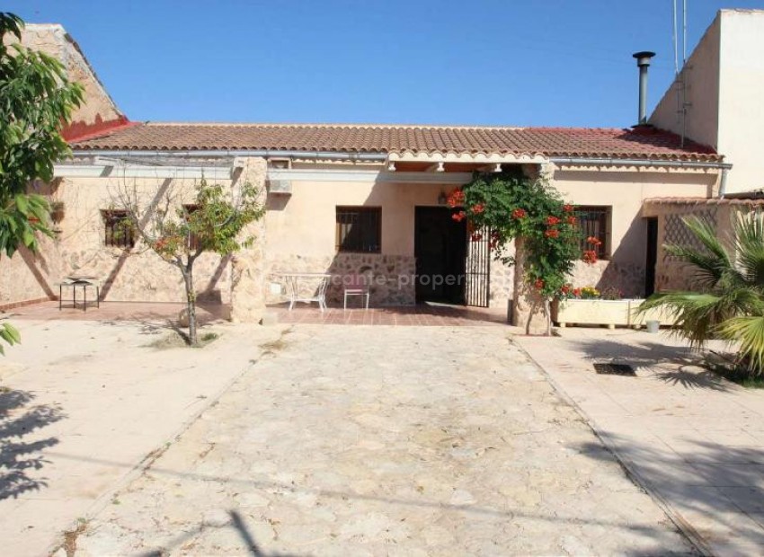 Country House in Pinoso Centro