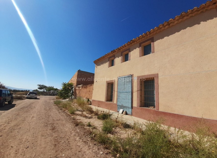 Country House in Pinoso Centro