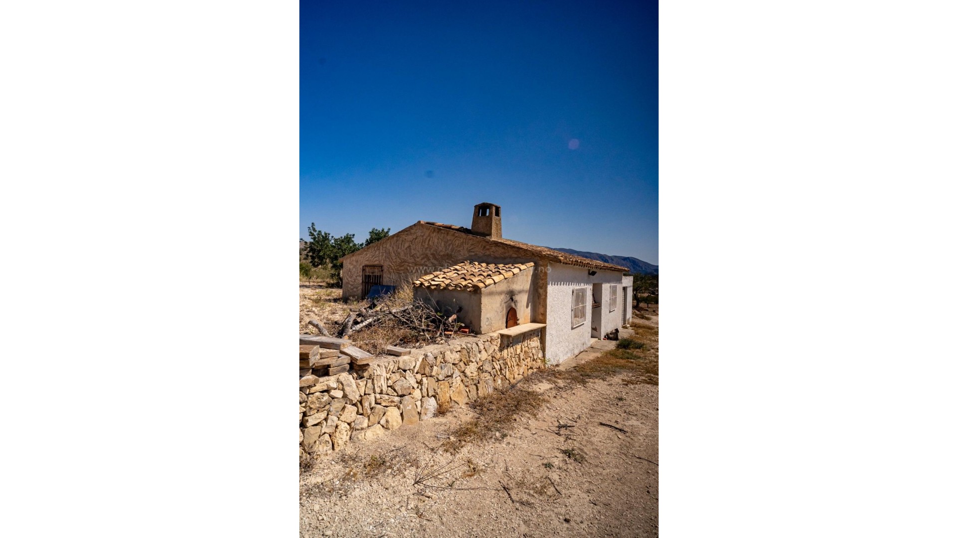 Country House in Relleu Centro