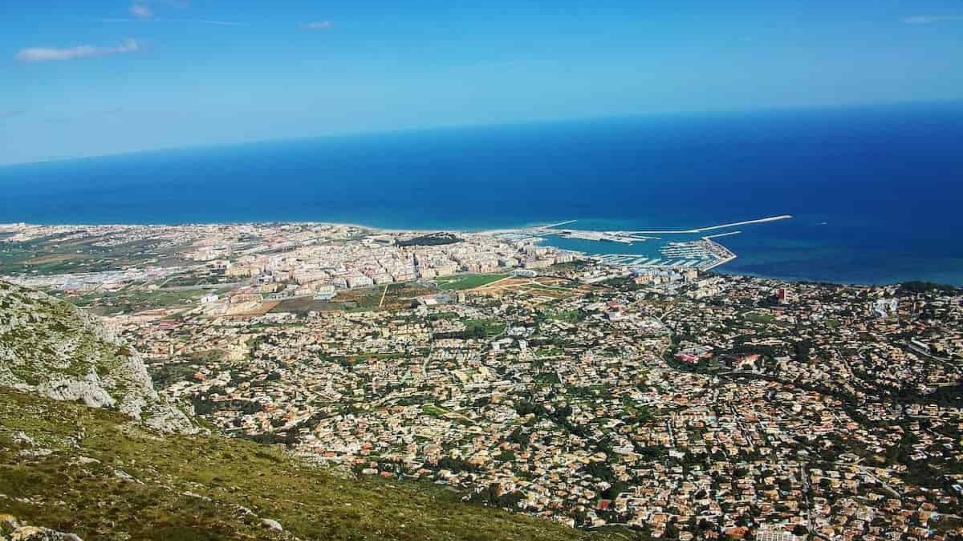 Eksklusivt boligkompleks med leiligheter i Denia nær sjøen, 2/3/4 soverom, 2 bad, alle med fine terrasser, basseng for voksne og barn, treningsstudio