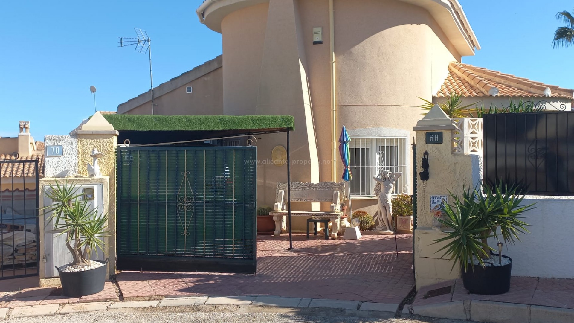Equity release bolig/hus/villa i Quesada, Rojales, Alicante, 4 soverom, 2 bad, privat hage med boblebad, felles basseng, nær flere golfbaner