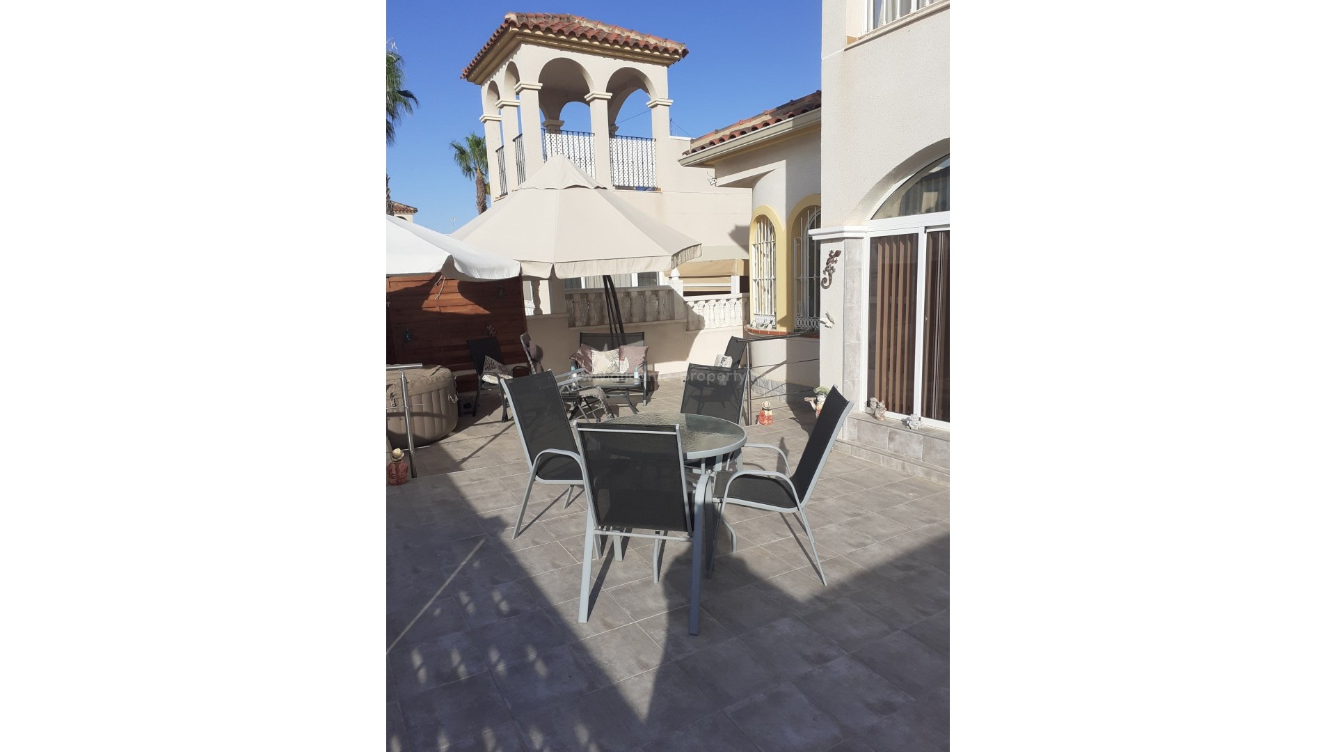 Equity release in Spain, home/bungalow in Rojales, Alicante, 2/3 bedrooms, 1 bathroom, garden and 2 patios, hot tub, solarium, communal pool, 15min to beach