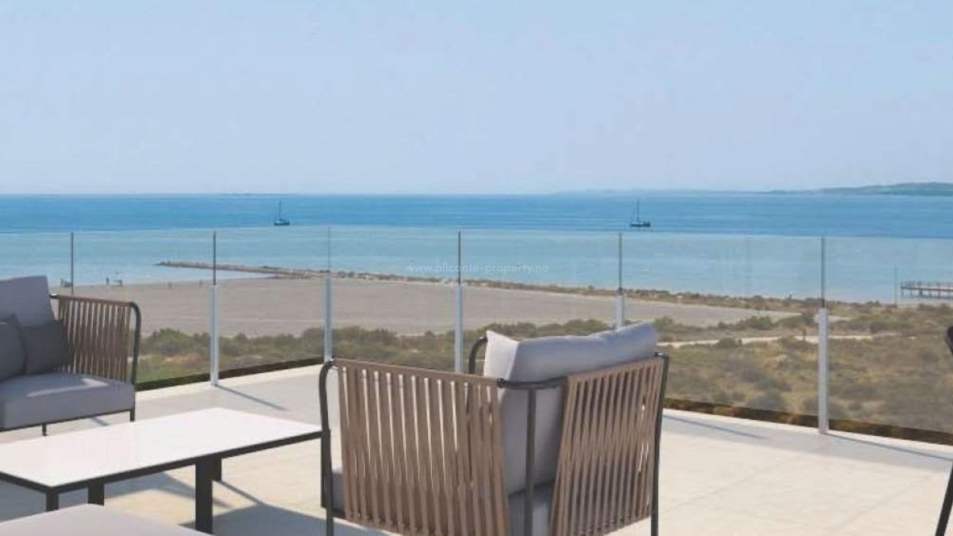 Exclusive apartments in Santa Pola, 2/3 bedrooms, 2 bathrooms, swimming pool with beach access, shared garden equipped with showers. Very close to the sea.