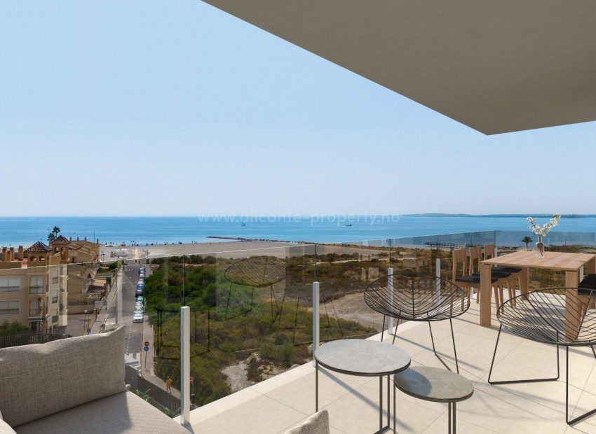 Exclusive apartments in Santa Pola, 2/3 bedrooms, 2 bathrooms, swimming pool with beach access, shared garden equipped with showers. Very close to the sea.