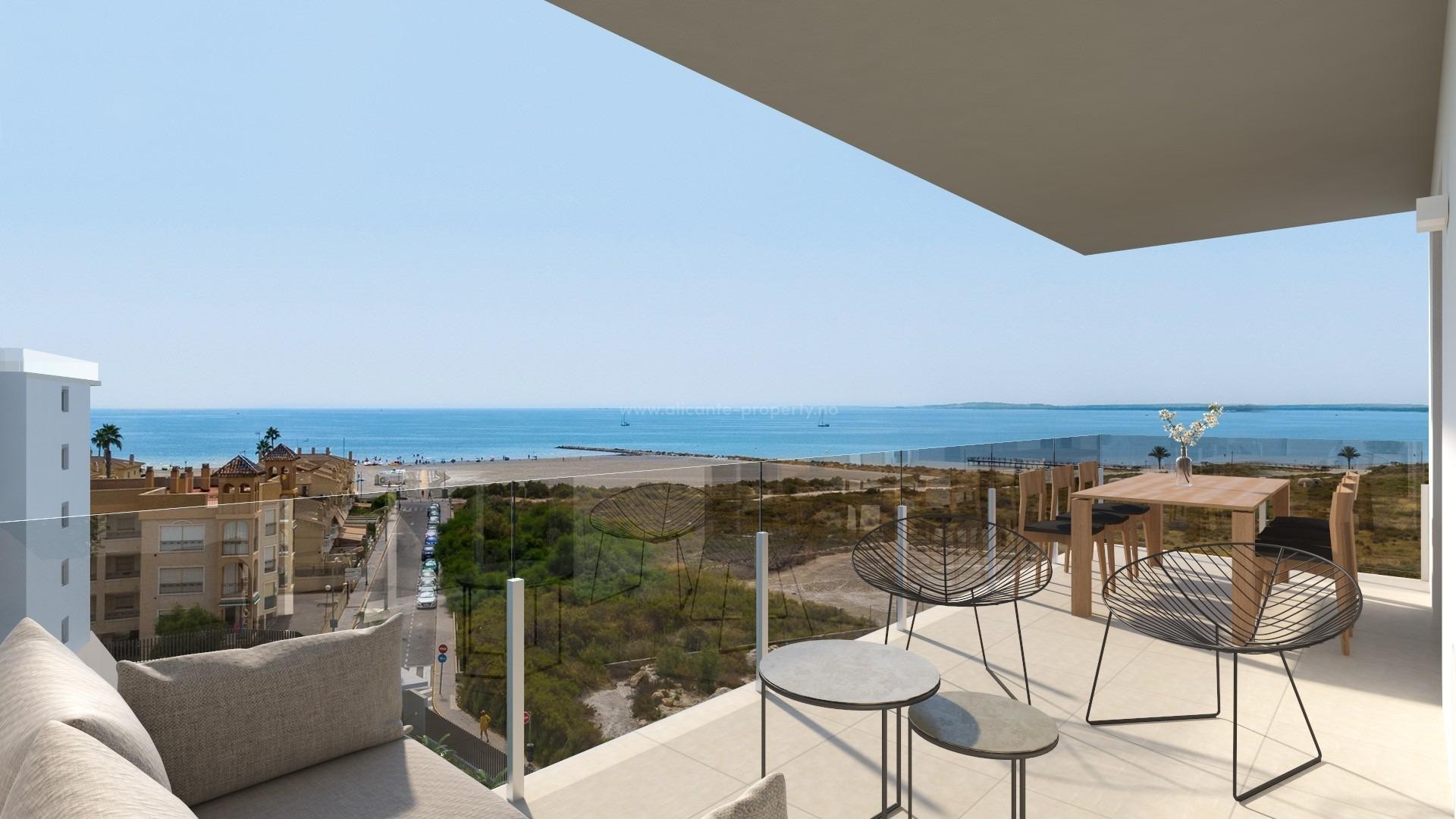 Exclusive apartments in Santa Pola, 2/3 bedrooms, 2 bathrooms, swimming pool with beach access, shared garden equipped with showers. Very close to the sea.