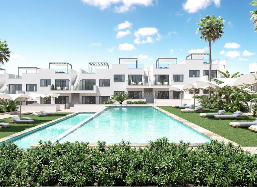 Helt nye bungalow-leiligheter i Los Balcones, Torrevieja, 2/3 soverom, 2 bad, flott bassengområde med hage, spektakulær utsikt over rosa lagune
