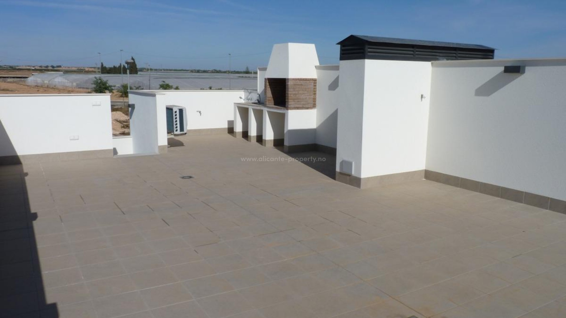 Helt nye bungalow-leiligheter i Pilar de La Horadada, 2 soverom, 2 bad, terrasse, privat hage eller toppetasje med privat solarium, felles basseng