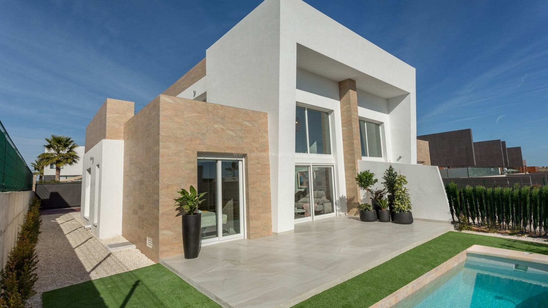 House/semi-detached house in Algorfa (La Finca Golf), 3 bedrooms, 2 bathrooms, garden with private pool, terrace, semi-finished basement, private parking