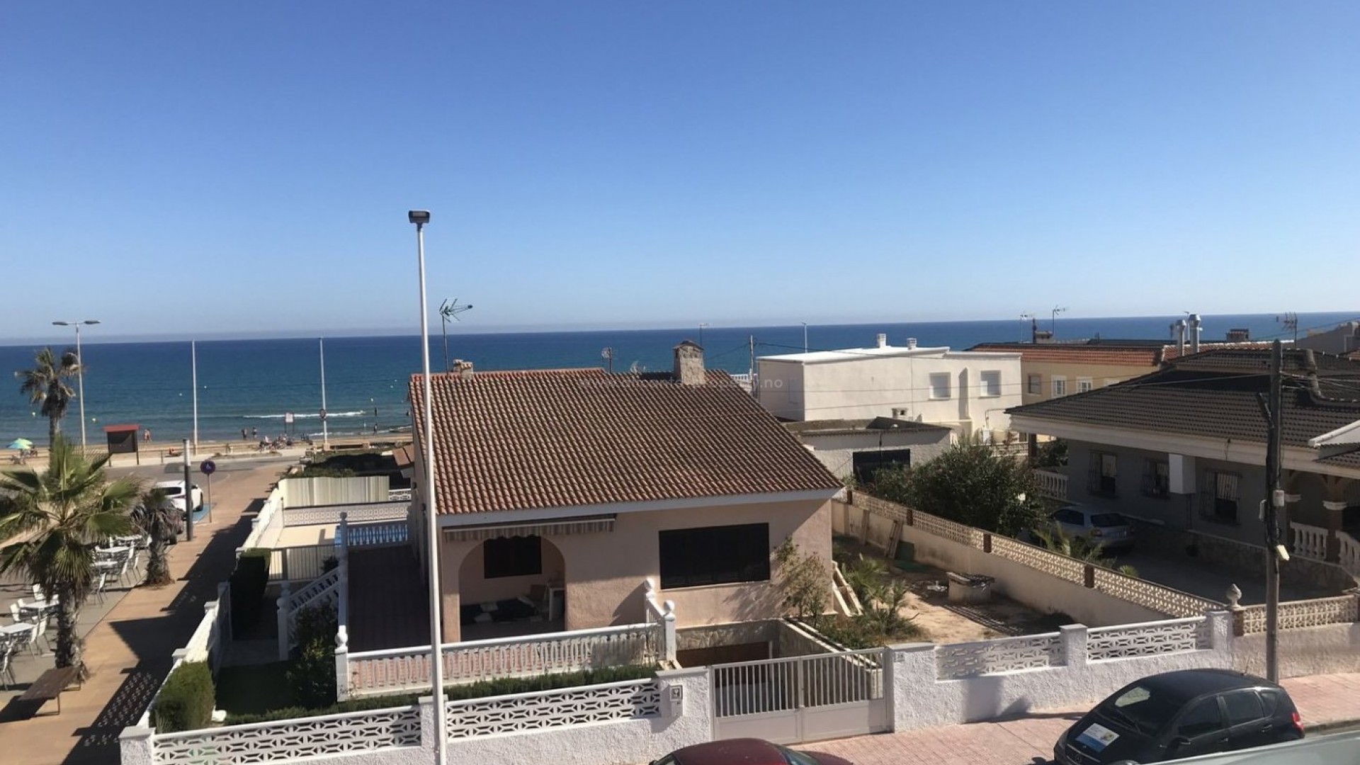 House/villa in La Mata 60m from the beach and w/sea view, 4 double bedrooms, 4 bathrooms, 2 living rooms, private parking, terraces and solarium with sea view, near Torrevieja