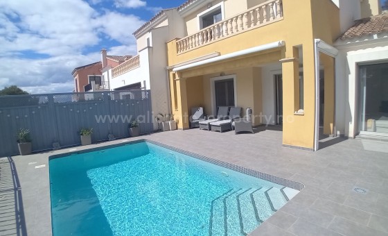 Hus / Villa - Brukt bolig - Algorfa - La finca Golf