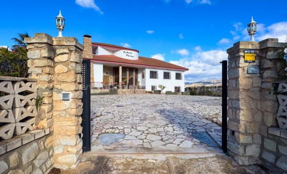Hus / Villa - Brukt bolig - Elda - Elda Centro