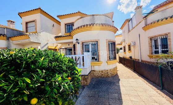 Hus / Villa - Brukt bolig - Los Montesinos - La Herrada