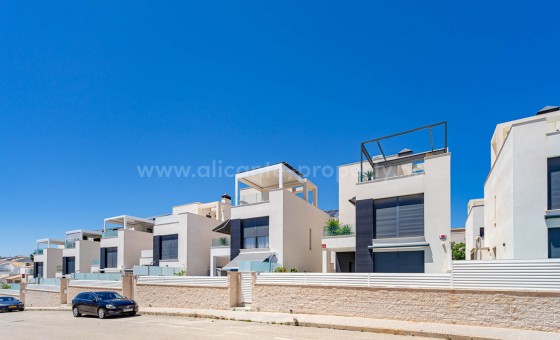 Hus / Villa - Brukt bolig - Punta Prima -
                Punta Prima