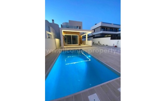 Hus / Villa - Brukt bolig - Torrevieja - Aguas Nuevas