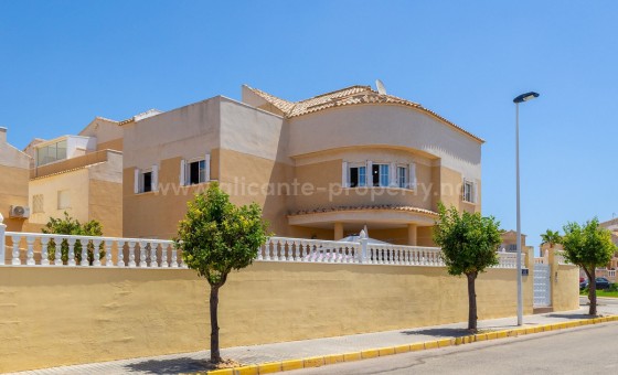 Hus / Villa - Brukt bolig - Torrevieja - La Siesta