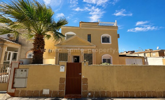 Hus / Villa - Brukt bolig - Torrevieja - Torrevieja Centro