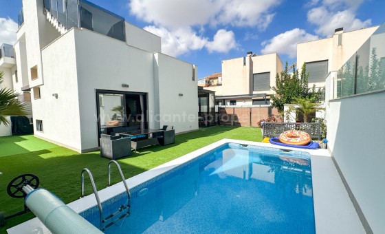 Hus / Villa - Brukt bolig - Torrevieja -
                Torrevieja Centro