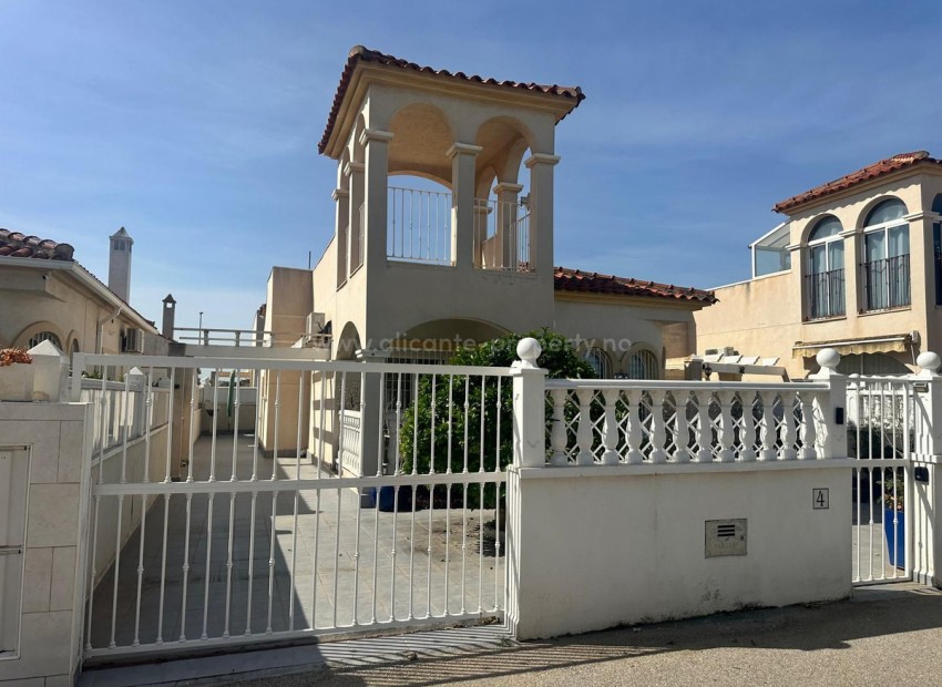 Hus / Villa i Algorfa Centro
