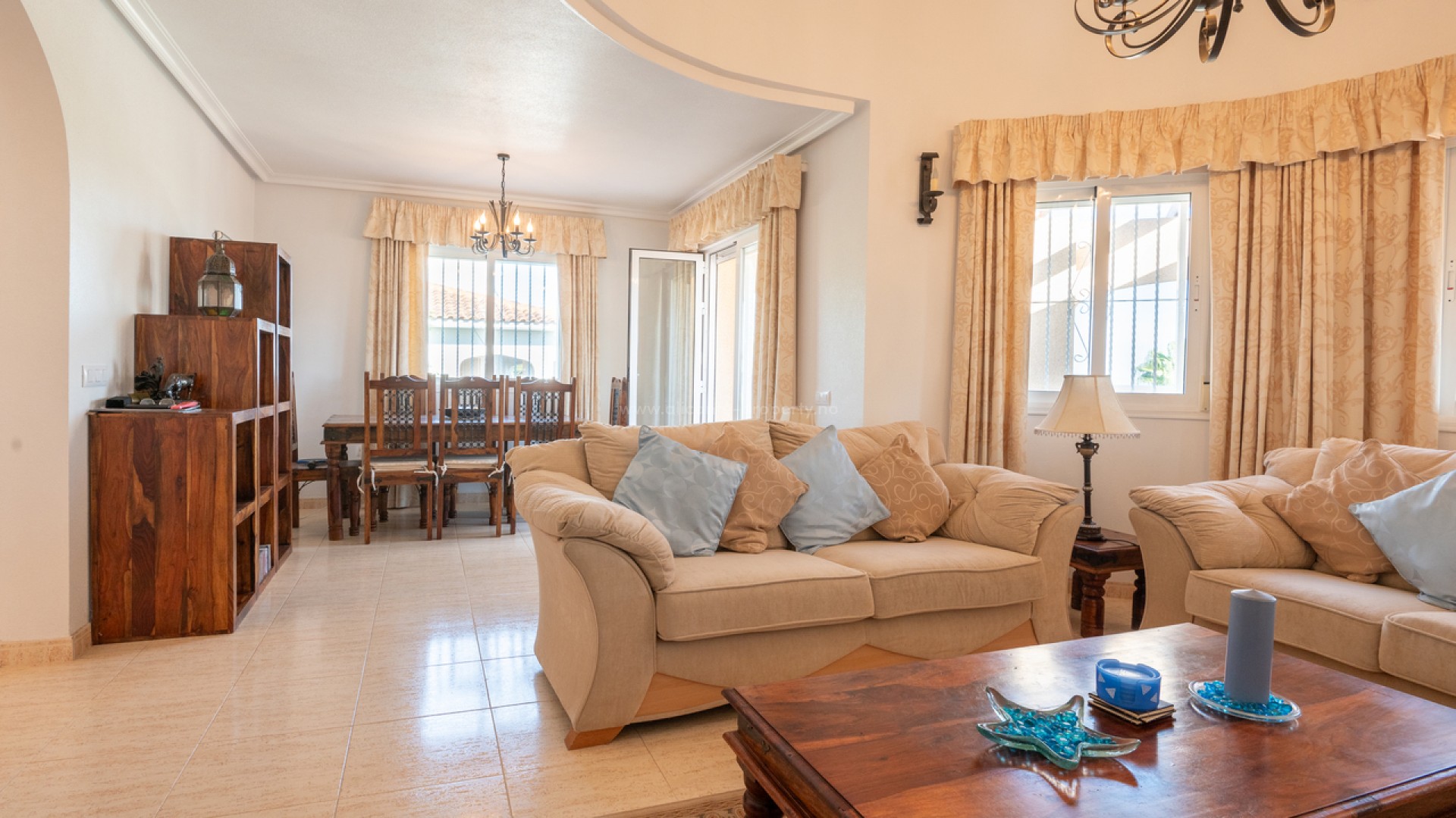 Hus / Villa i Algorfa