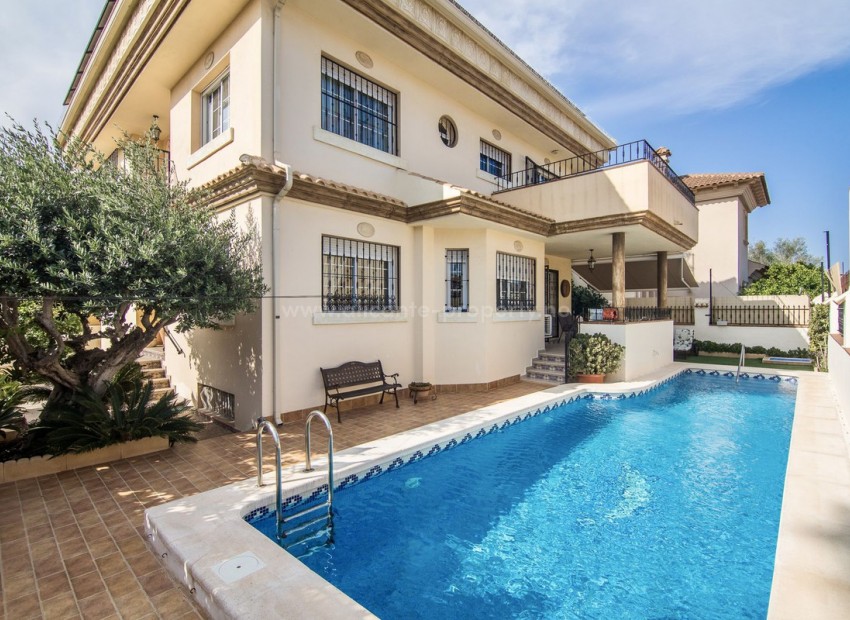 Hus / Villa i Almoradi Centro