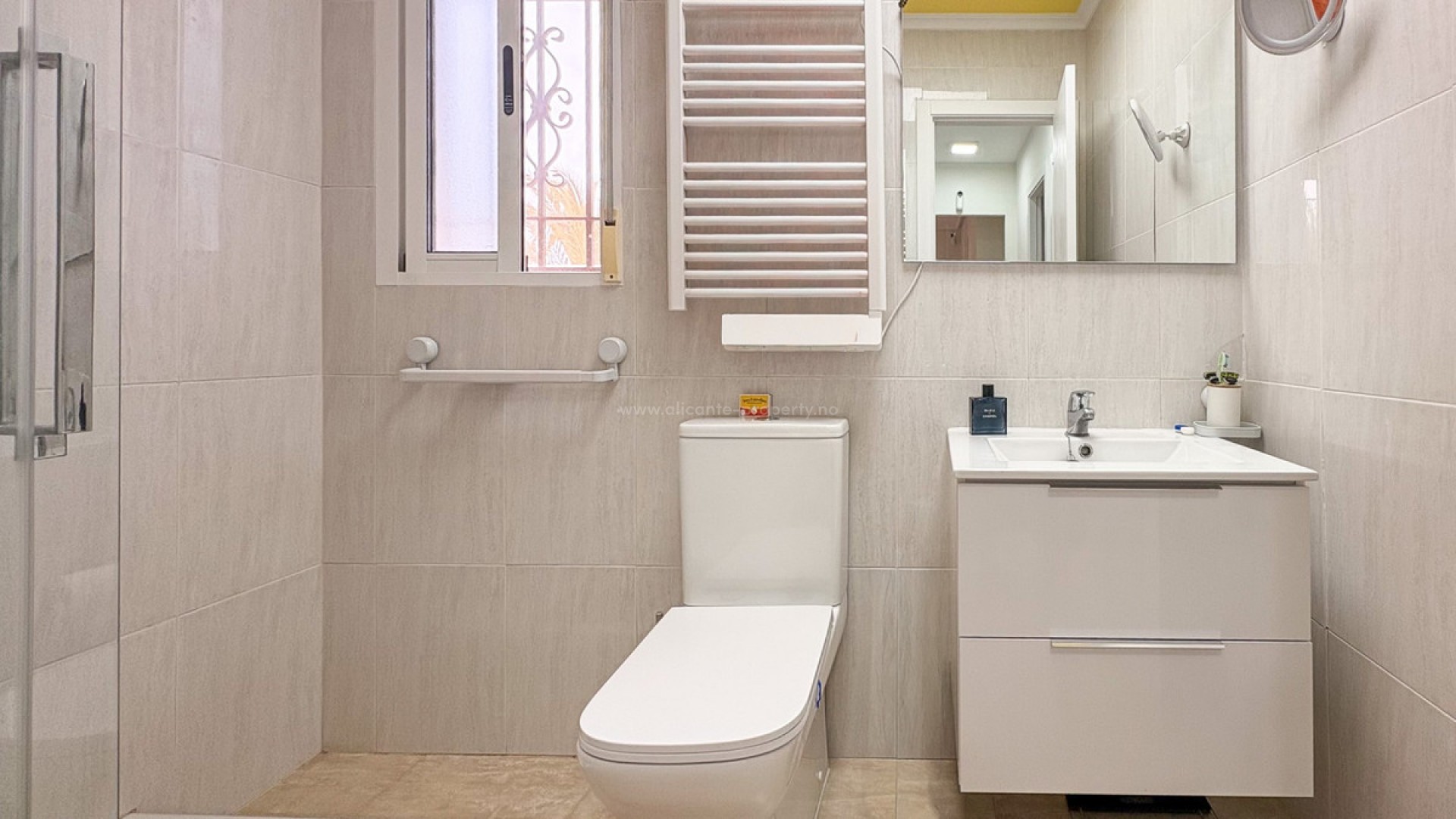 Hus / Villa i Arenales del Sol