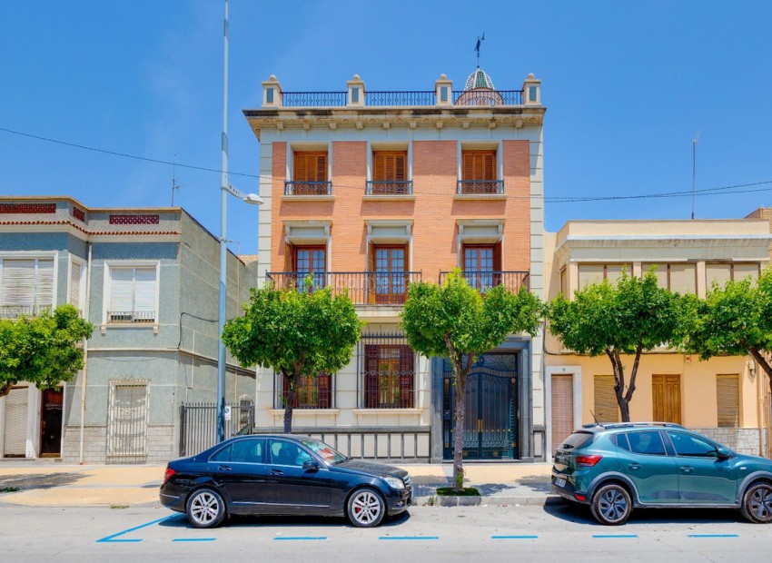 Hus / Villa i Callosa de Segura Centro