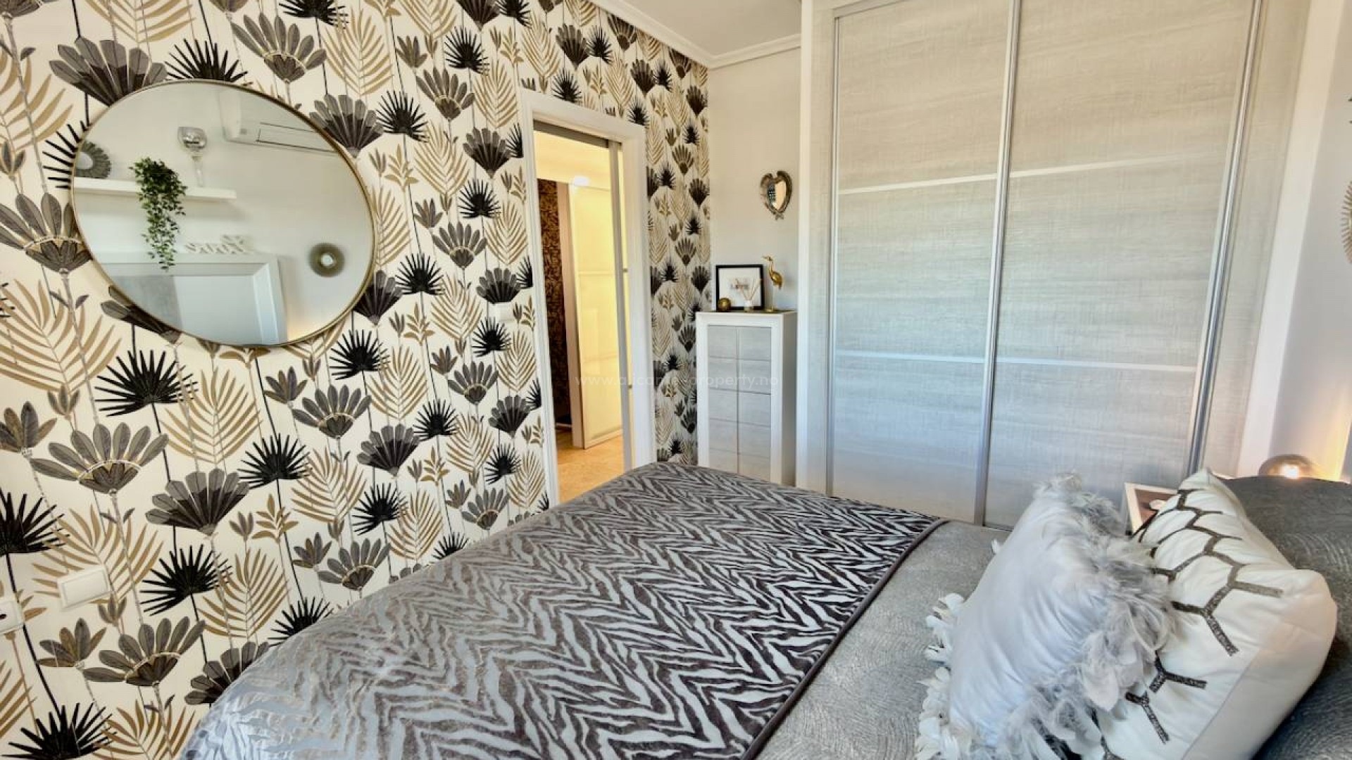 Hus / Villa i El Raso