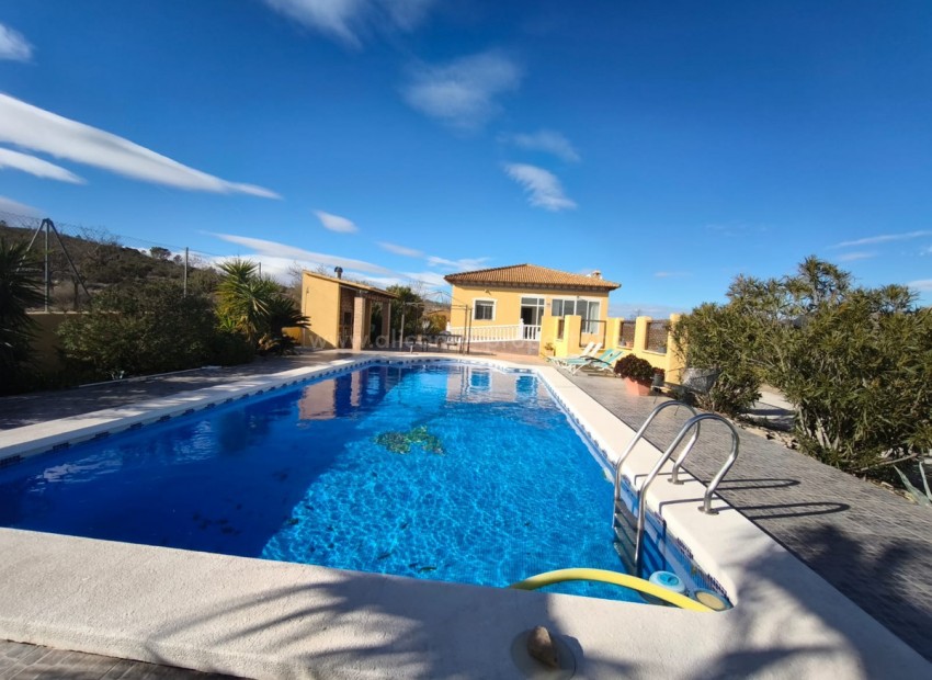 Hus / Villa i Hondón de los Frailes Centro