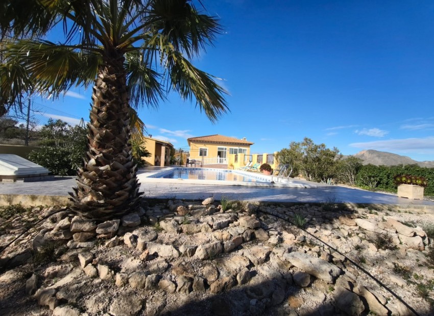 Hus / Villa i Hondón de los Frailes Centro
