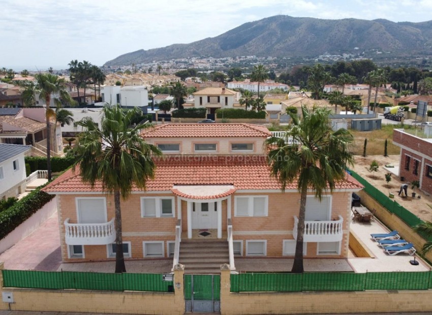 Hus / Villa i L'Alfás del Pi Centro