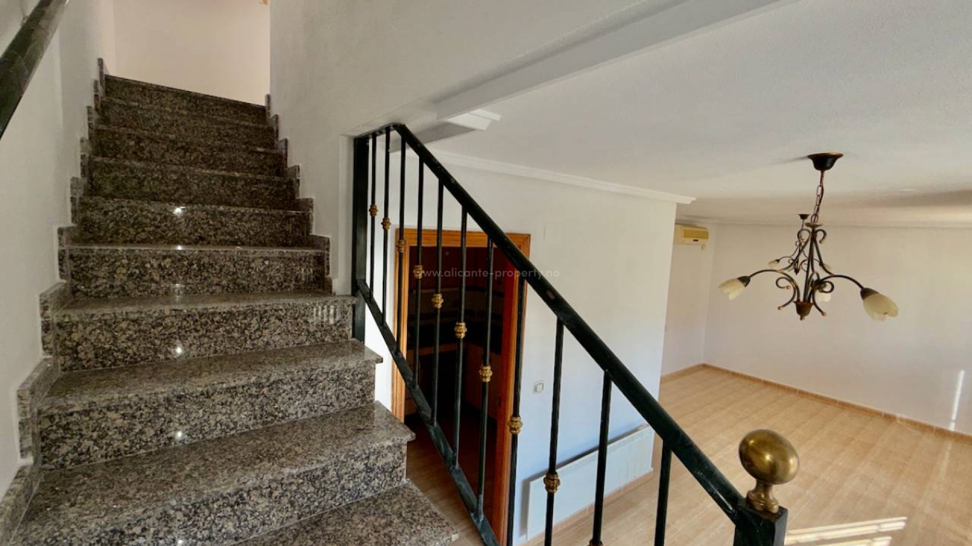 Hus / Villa i Lo crispin