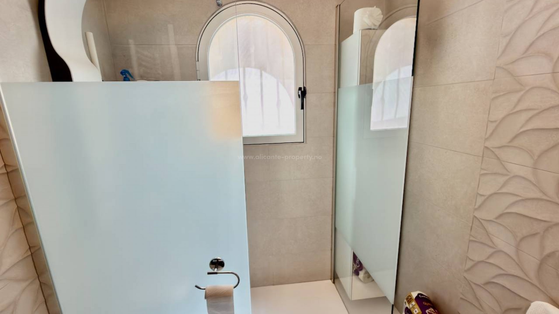 Hus / Villa i Lo crispin
