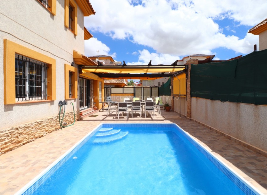 Hus / Villa i Los Montesinos Centro