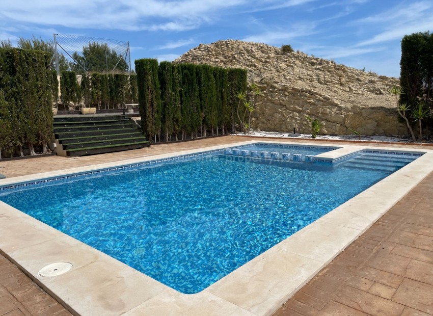 Hus / Villa i Monforte del Cid Centro