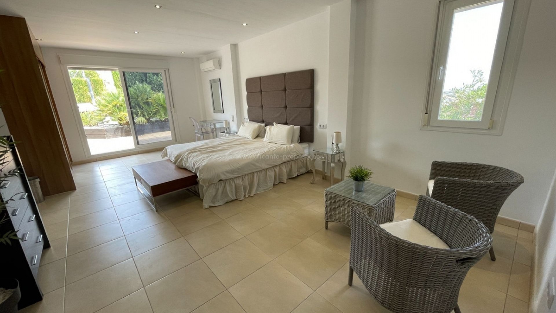 Hus / Villa i Monforte del Cid Centro