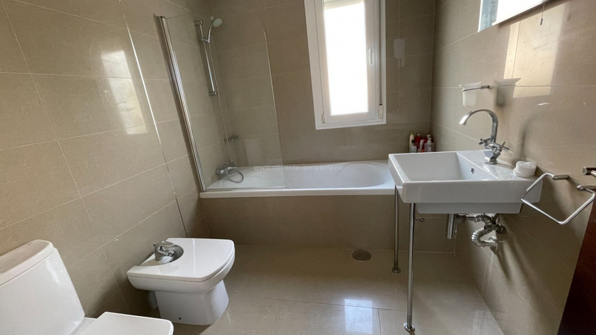 Hus / Villa i Monforte del Cid Centro