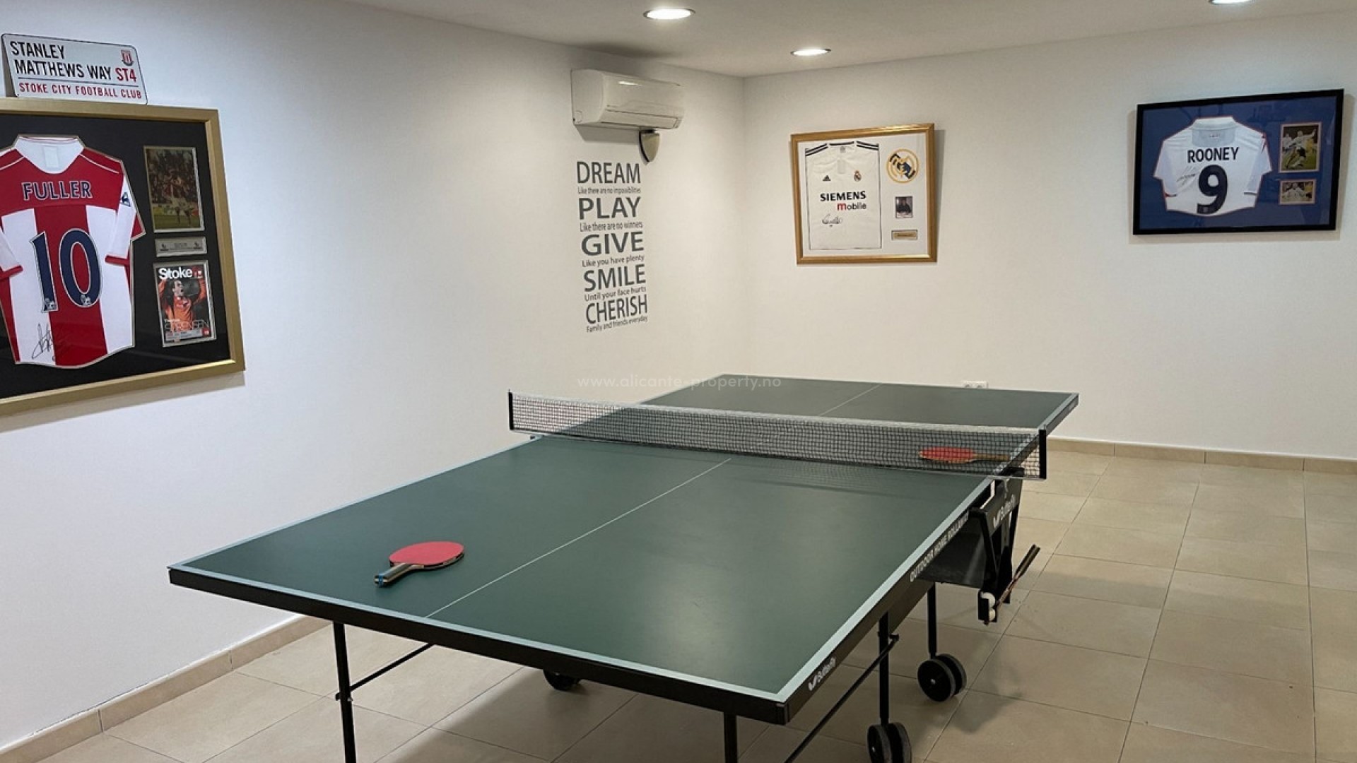 Hus / Villa i Monforte del Cid Centro