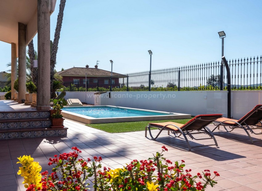 Hus / Villa i Orihuela Centro