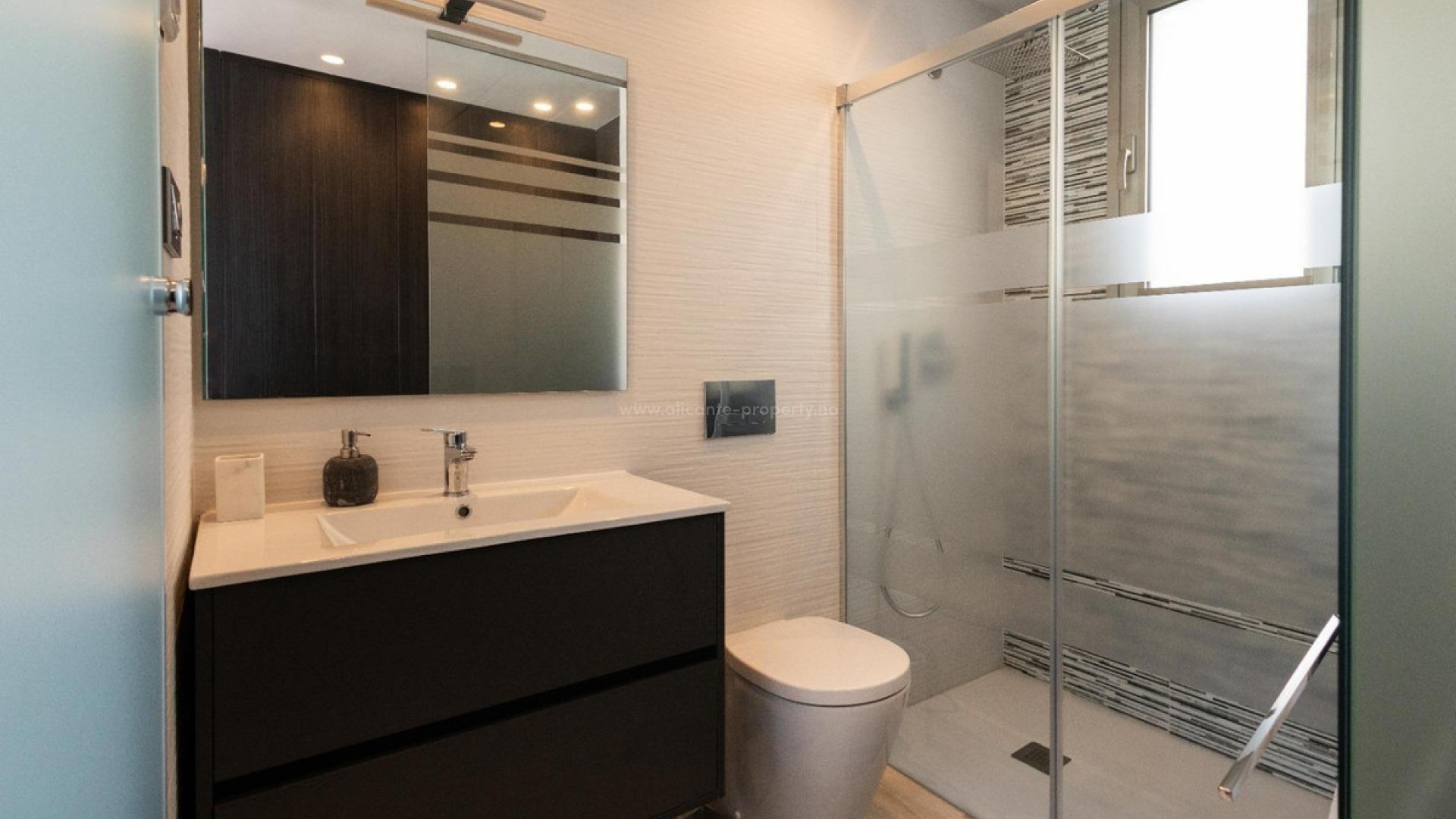 Hus / Villa i PAU 26