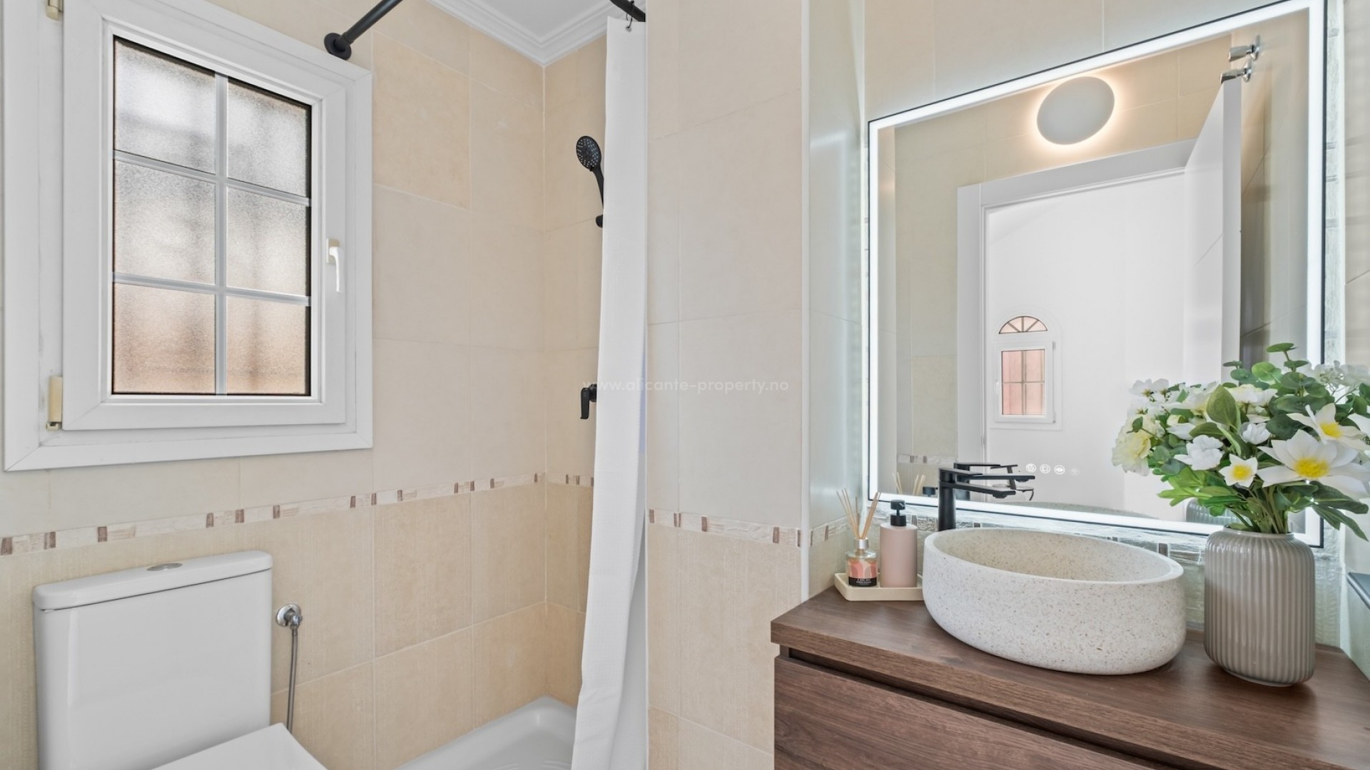 Hus / Villa i PAU 26