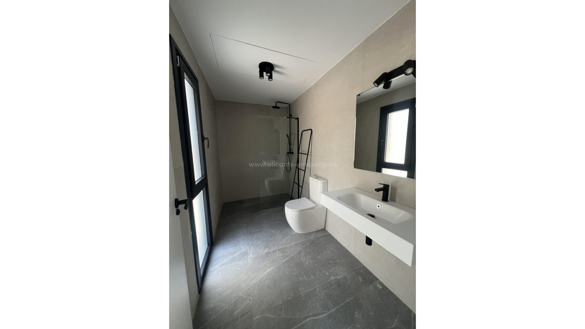 Hus / Villa i PAU1