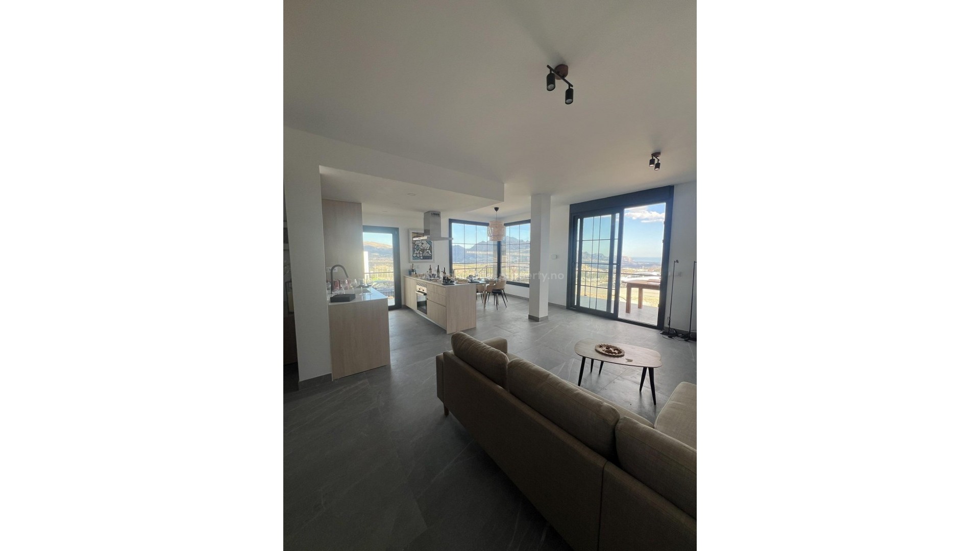 Hus / Villa i PAU1
