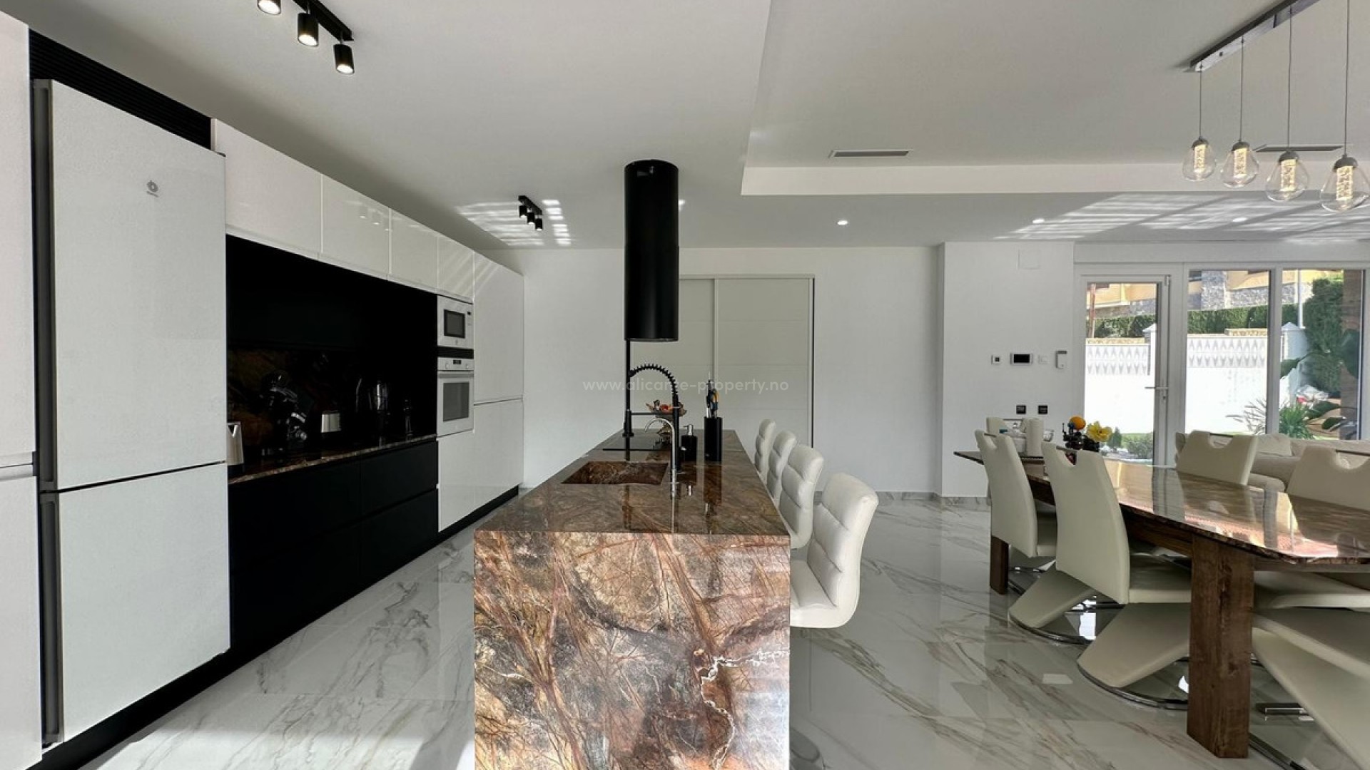 Hus / Villa i Petrer